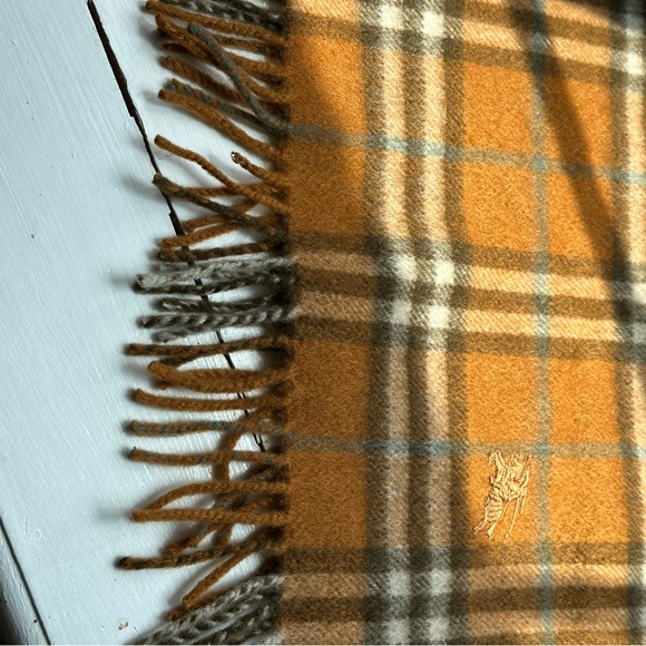 Burberry scarve vintage 56 x 13 - Picture 6 of 6